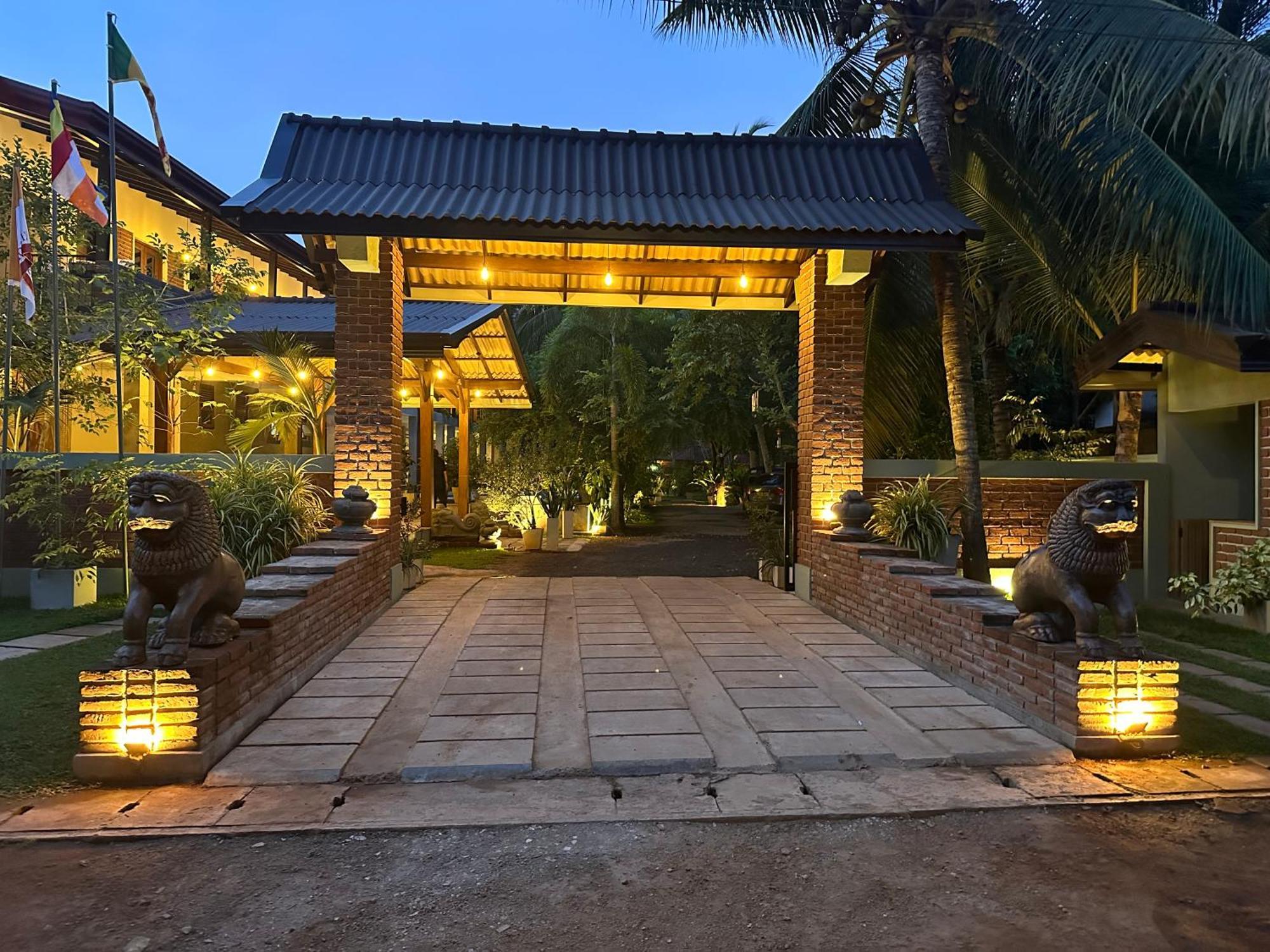 Hotel Heladiv Anuradhapura Exterior photo