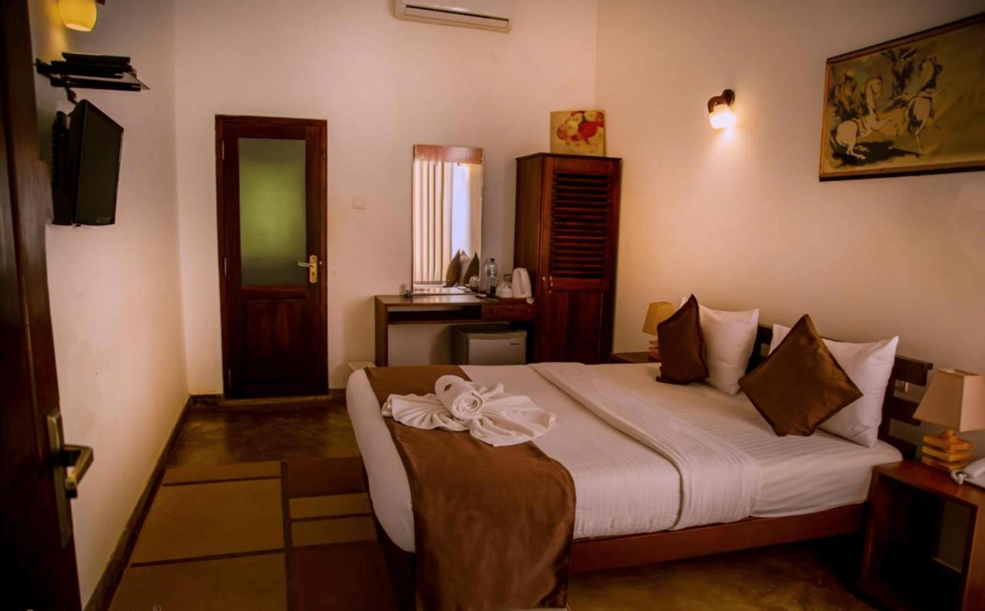 Hotel Heladiv Anuradhapura Exterior photo